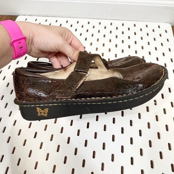 ALEGRIA JIL-562 JILL Brown Leather Paisley Embossed Mary Jane Clogs - 37 / 7.5 - Picture 6 of 11